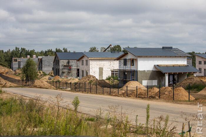 На продажу выставили коттеджи в том самом закрытом квартале в городе-спутнике. «Квадрат» – от 700 долларов - REALT.BY