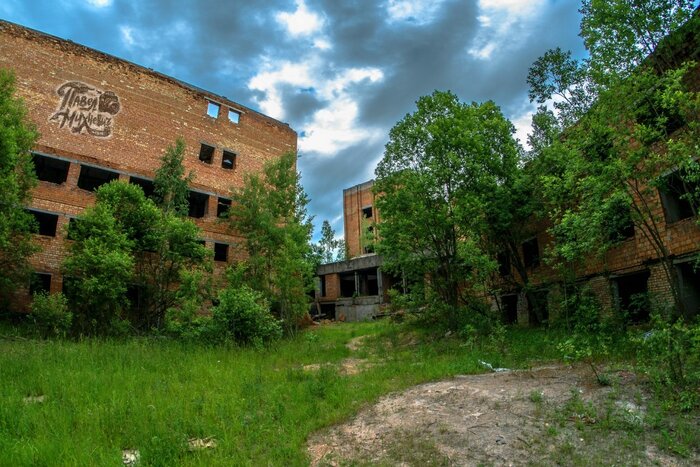 Под Минском продается огромный заброшенный санаторий. Стоимость, как у хорошего коттеджа