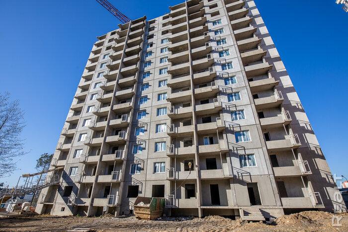 Посмотрели, как в Дражне строят дом для очередников с «квадратом» по 780 долларов