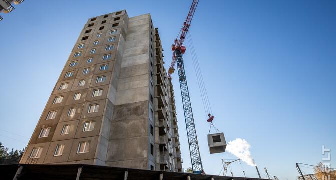 Посмотрели, как в Дражне строят дом для очередников с «квадратом» по 780 долларов
