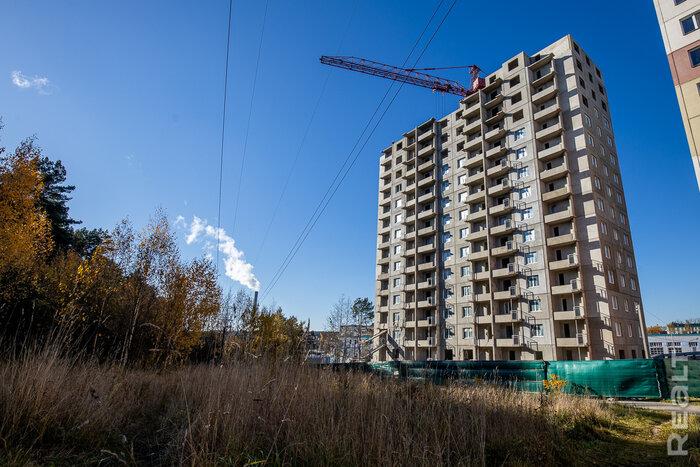 Посмотрели, как в Дражне строят дом для очередников с «квадратом» по 780 долларов
