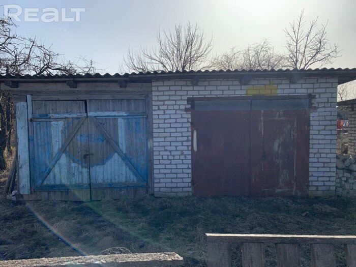 С&nbsp;печкой, в&nbsp;40 минутах от&nbsp;Минска и&nbsp;до&nbsp;20 тысяч долларов. Нашли крепкие хаты в&nbsp;деревнях, в&nbsp;которых можно зимовать