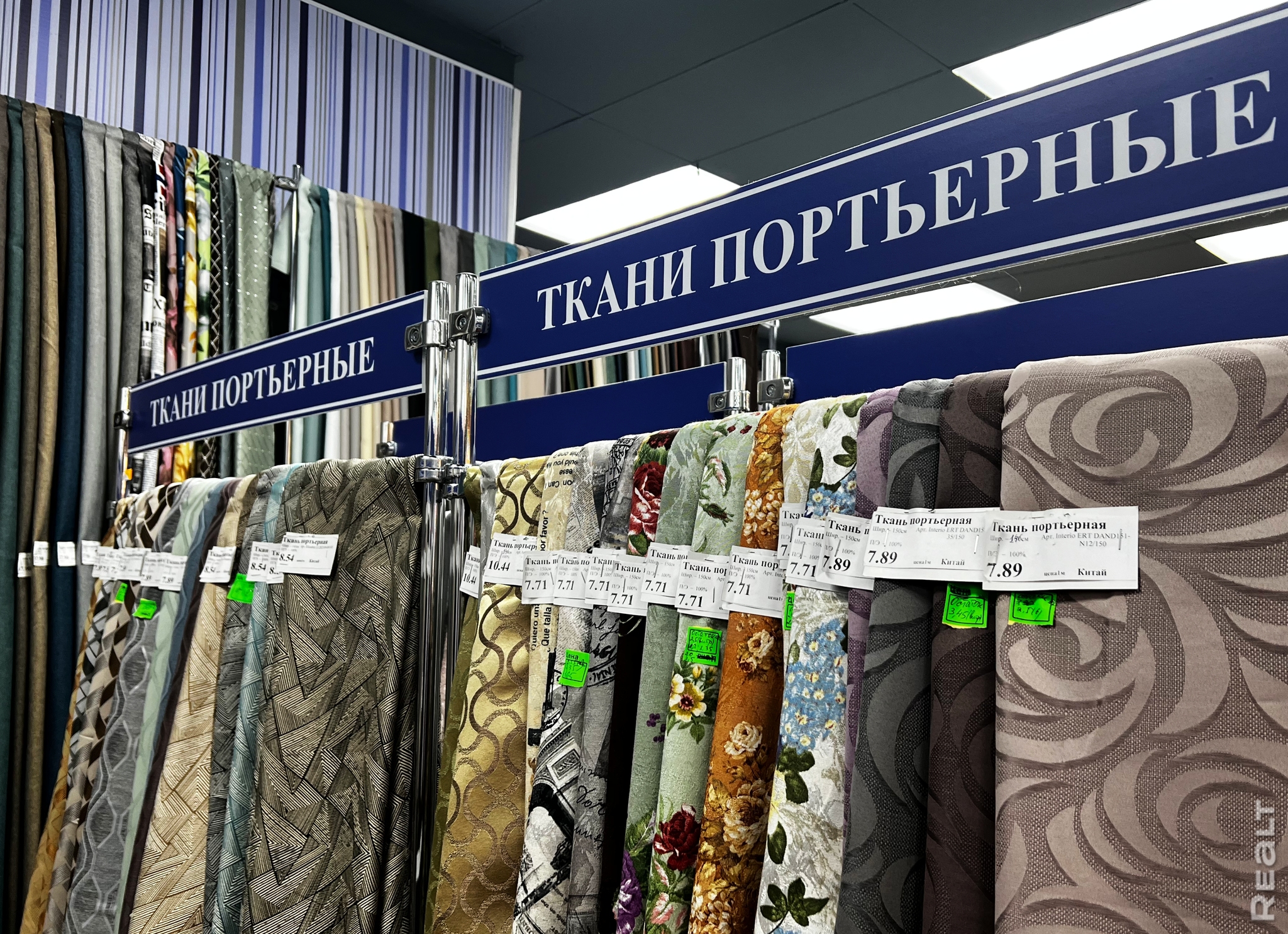 Скидки до&nbsp;45%, вещи с&nbsp;хорошим составом и&nbsp;легендарное желе. Посмотрели, что и&nbsp;почем можно купить в&nbsp;универмаге &laquo;Беларусь&raquo;