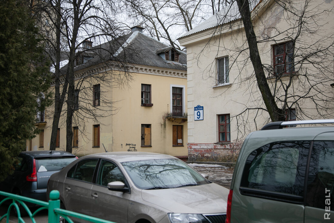 Собирались снести, а&nbsp;теперь реконструируют. В&nbsp;центре Минска начали обновлять старые двухэтажки