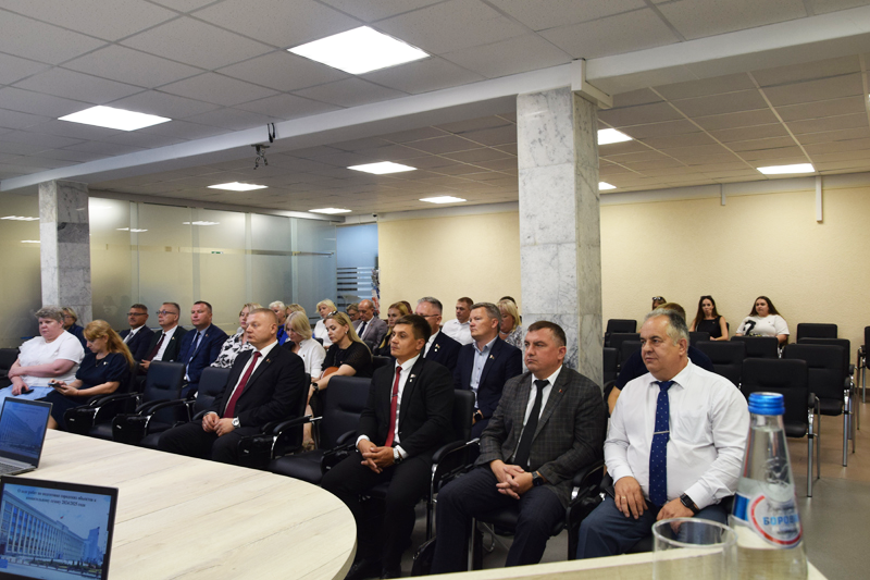 Депутаты Мингорсовета посмотрели переподготовку работников ЖКХ7