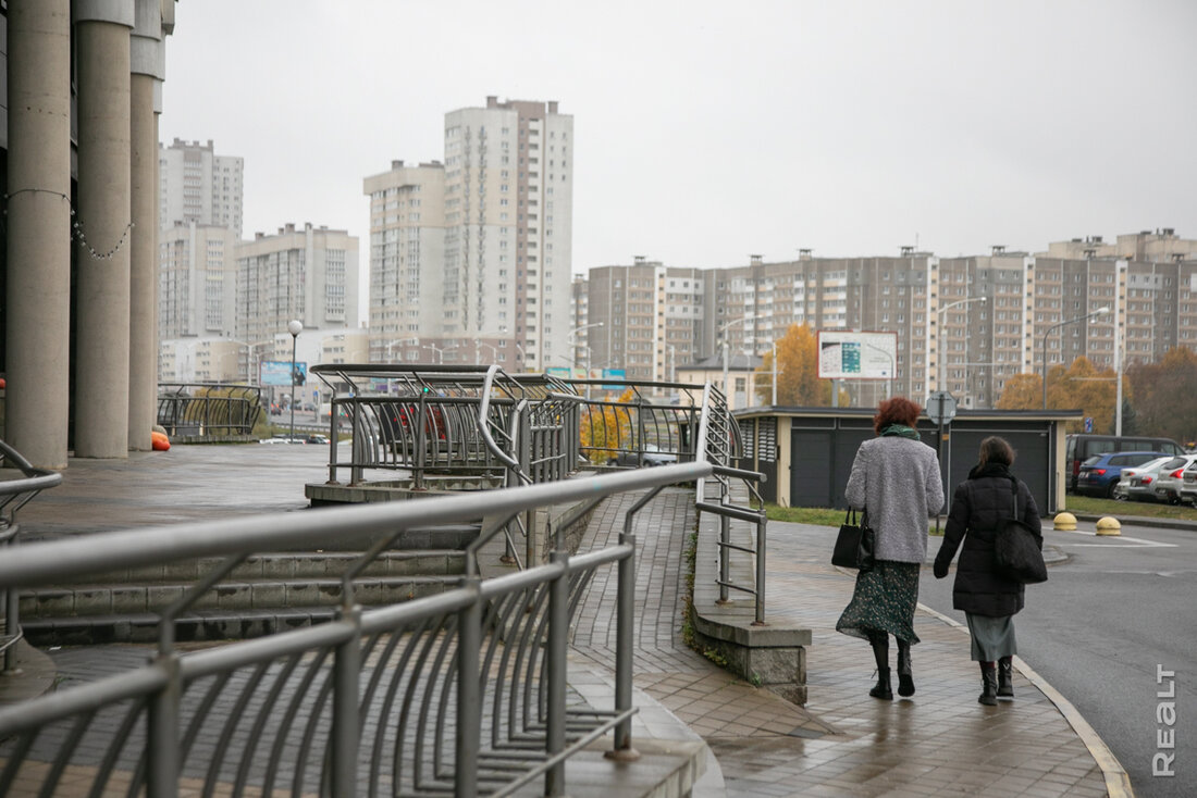 &laquo;К&nbsp;нам во&nbsp;двор часто приходят зайцы&raquo;. Как живется в&nbsp;том самом доме возле светящегося зубра