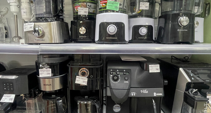 Кофемашина DeLonghi&nbsp;&mdash; на&nbsp;500 рублей дешевле. Нашли еще один магазин уцененной техники