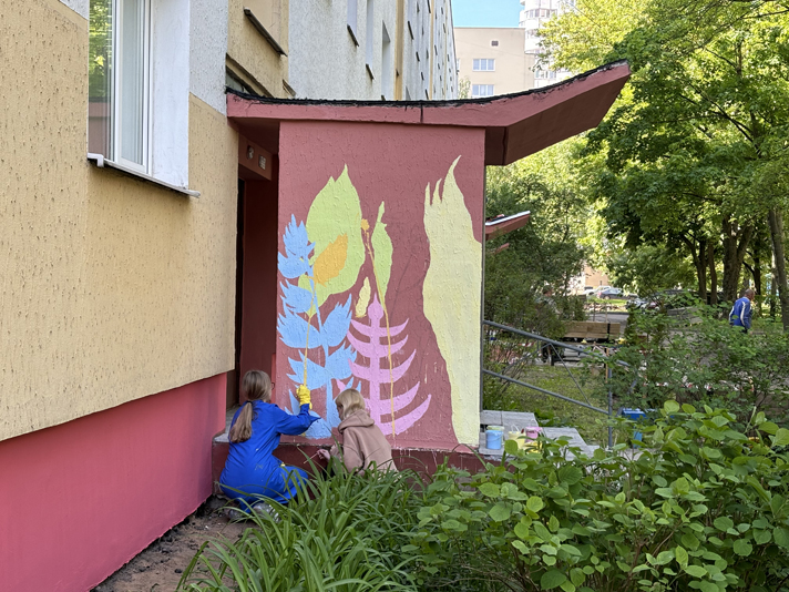Вместо мольберта — стенка подъезда7