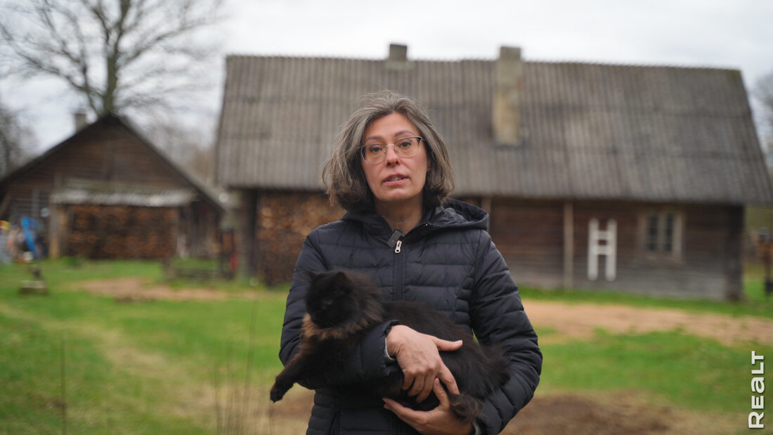 &laquo;Живем в&nbsp;большом лесу&raquo;. Как супруги променяли квартиру в&nbsp;центре Минска на&nbsp;хату в&nbsp;глуши